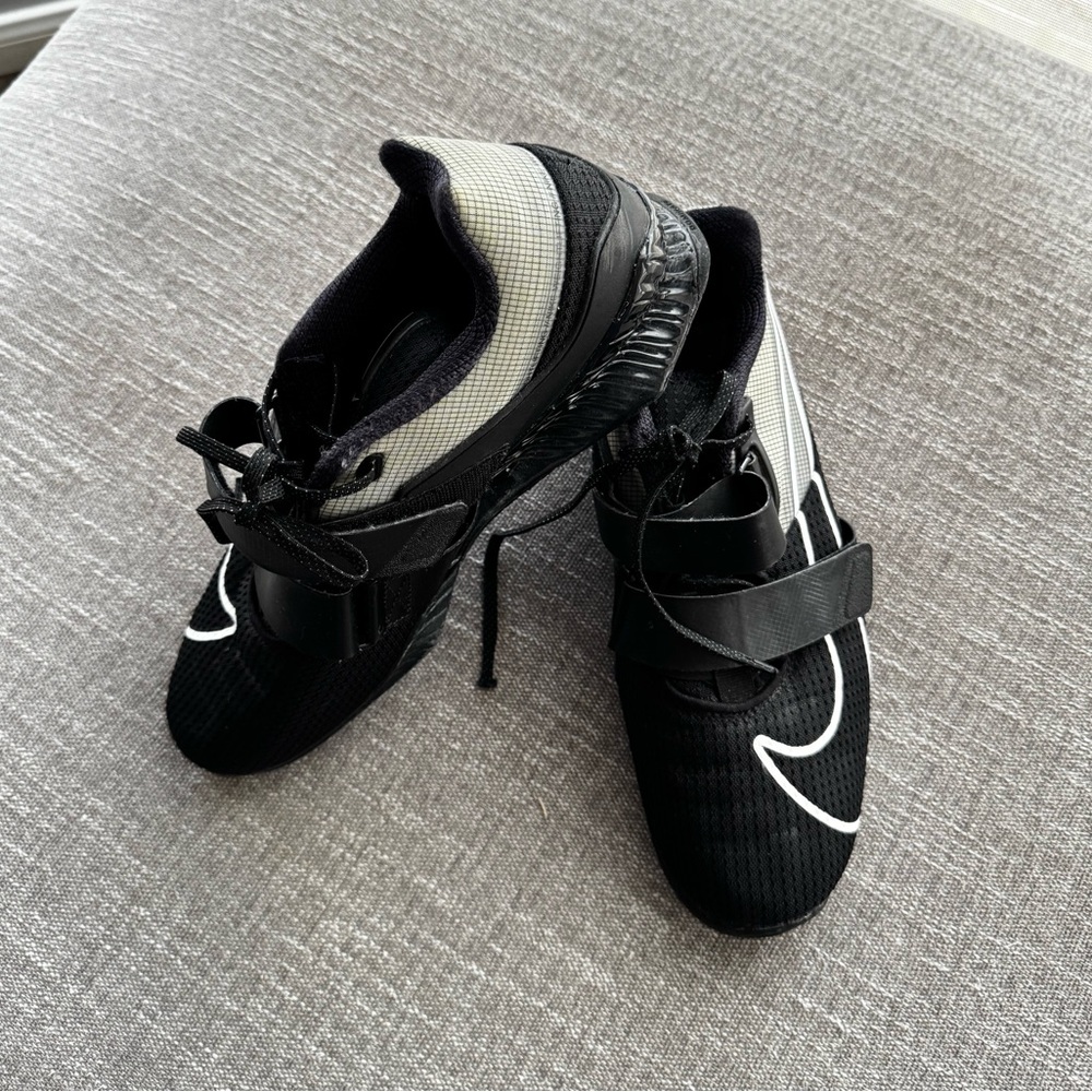 NIKE ROMELOS 4 WeighLifting ATHLETIC SHOES - Picture 11 of 11